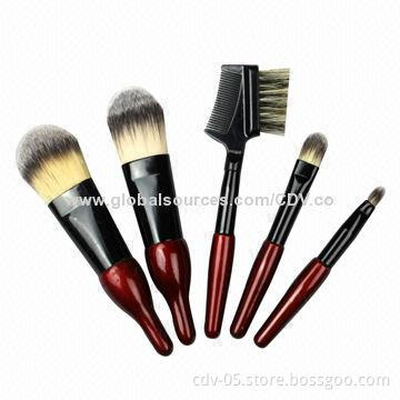 Makeup brushes, made of wooden handle in special shape, aluminum ferrule and tricolor synthetic hair